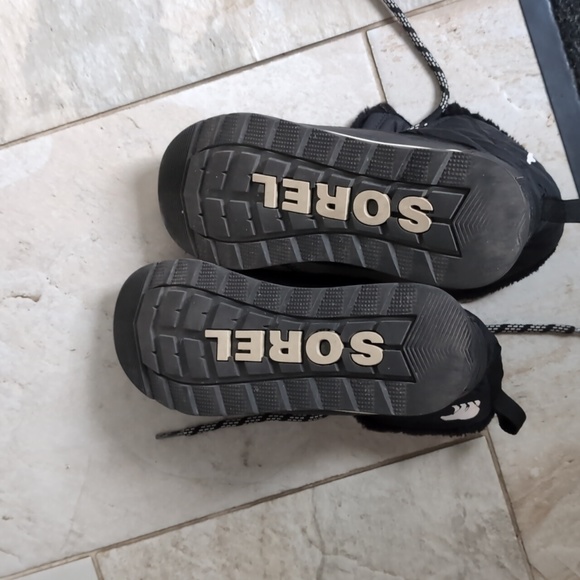 Sorel Whitney Boots - Picture 2 of 3